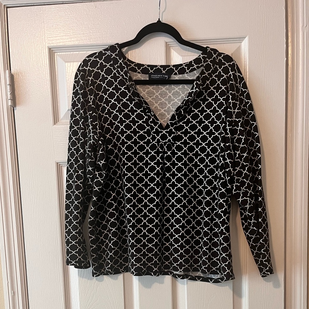 Black and White Geometric Top